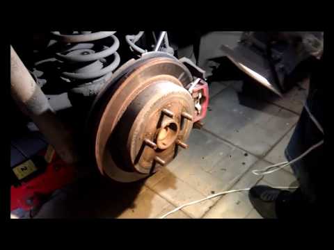 Видео: Замена колодок парковочного тормоза на Jeep Grand Cherokee