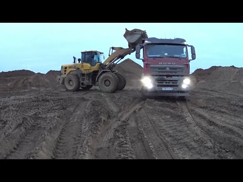 Видео: КАРЬЕР ПЛЫВЁТ, НА ВЫГРУЗКЕ ТОНЕМ. НО МЫ РАБОТАЕМ.