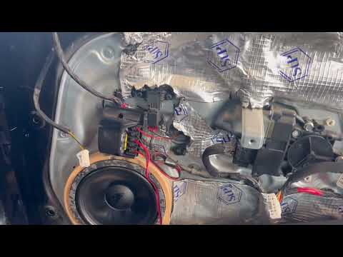 Видео: Замена штатных динамиков в Kia Sorento на DL Audio Anaconda 165 Comp
