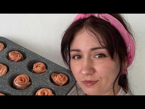 Видео: ЧЕСНОКОВА ГОТОВИТ ТВОРОЖНЫЕ РОЗЫ И ХИЧИНЫ С СЫРОМ СУЛУГУНИ #хычины #творожноетесто