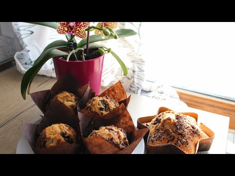 Видео: The easiest muffins with pieces of chocolate, Най- лесните мъфини с парченца шоколад
