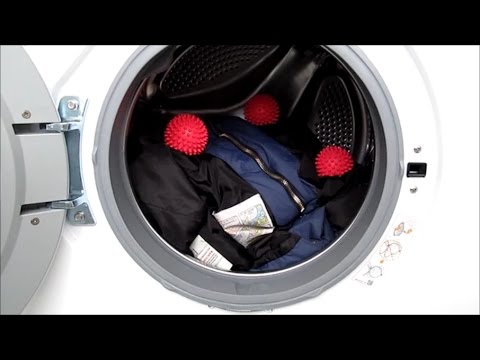 Видео: Стирка пуховика с мячами для стирки / режим "Пуховое одеяло" / "Duvet" program with a washing balls