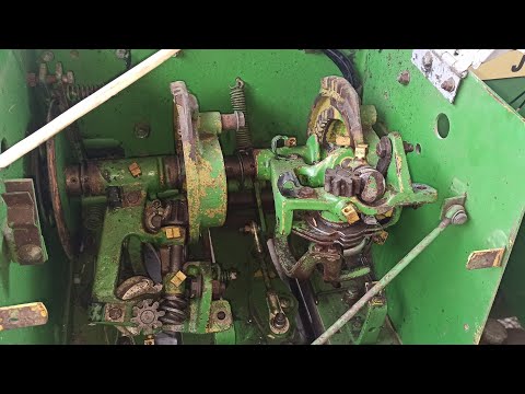 Видео: Вязальный аппарат John Deere. РЕМОНТ!