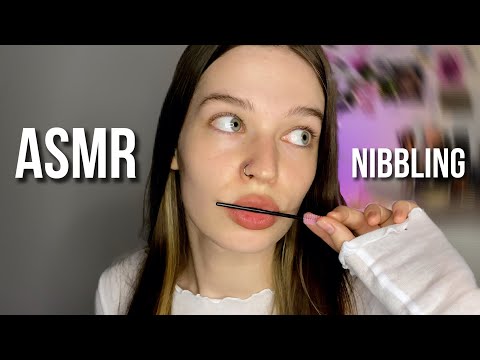 Видео: ASMR NIBBLING | плямканье и липкие звуки рта❀˖°🍓