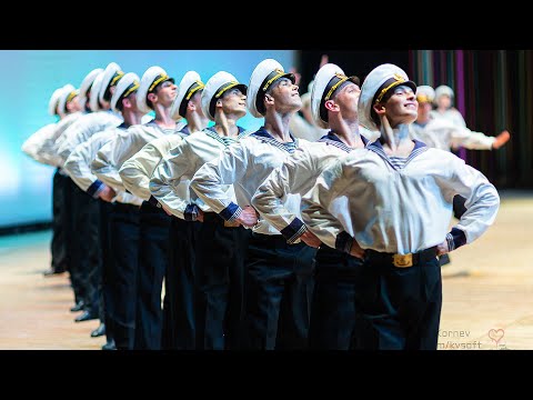 Видео: 100% синхронність. Танець моряків шокував глядача
