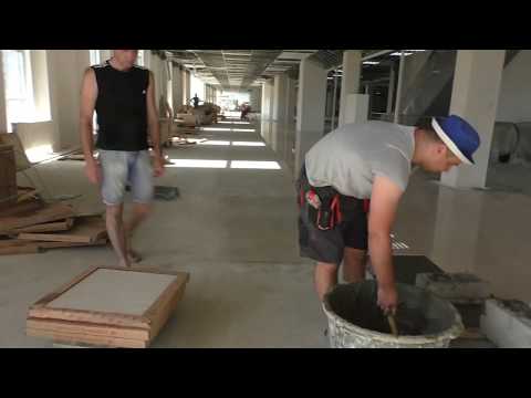 Видео: Как работают промышленные плиточники  100 м2 в час. Fast tiler work-1000 MQ per day