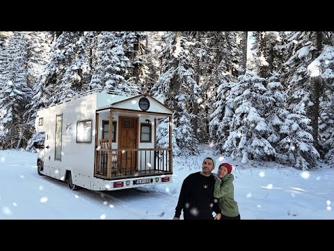 Видео: СНЕЖНЫЙ КЕМПИНГ С ГРУЗОВИКОМ-КАРАВАНОМ | МЫ ПОЧТИ ЗАСТРЯЛИ НА ДОРОГЕ
