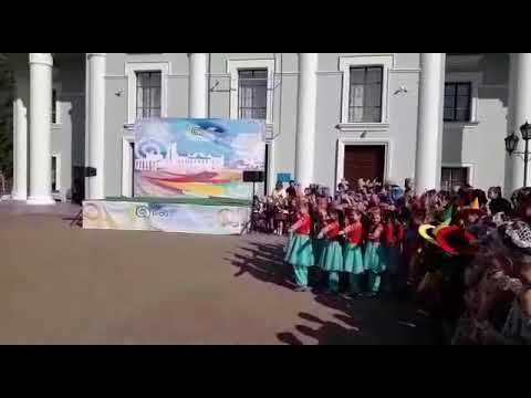 Видео: Қала күні. Орал қаласы. «Гулдер» Би ансамбль 《Ұйғыр биі》