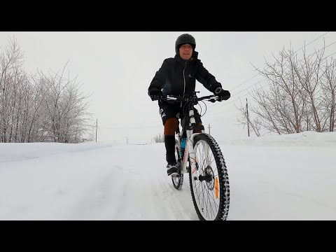 Видео: ЗИМОЙ НА ВЕЛОСИПЕДЕ. ч.1. Особенности езды.