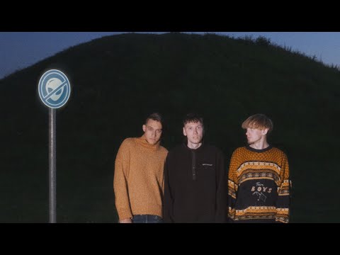 Видео: КОСМОНАВТОВ НЕТ — СНЕГОМ (Official Music Video)