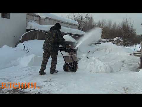 Видео: Снегоотбрасыватель  Champion st662e