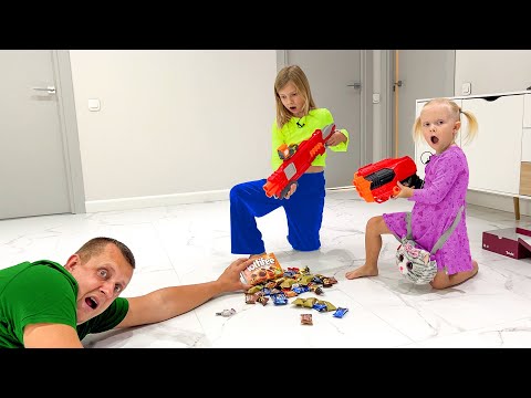 Видео: ПАПА ЗАБРАЛ ВСЕ ВКУСНЯШКИ. НЕРФ БИТВА ЗА КОНФЕТЫ. СОФУНЬЯ ШАЛУНЬЯ