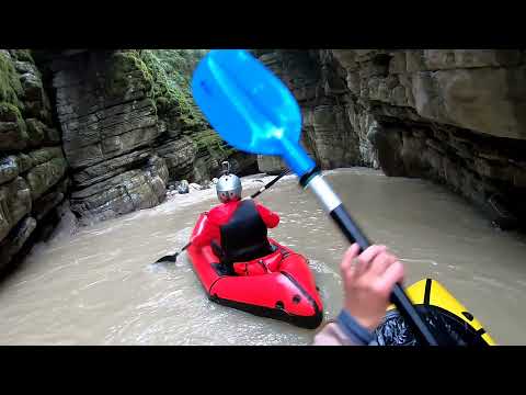 Видео: Каньон Хашупсе в Абхазии: зимний сплав на пакрафтах