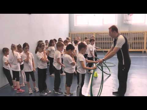 Видео: Открытый урок по физкультуре в 1 классе МБОУ СОШ №26