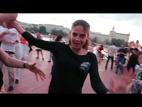 Видео: Парный танец хастл от преподавателей студии AlphaDance в Москве