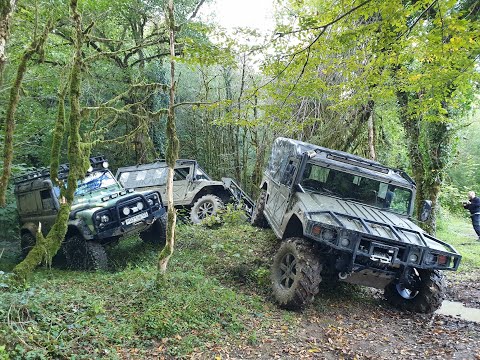 Видео: Toyota Mega Cruiser 42" ТРАКТОРА Defender 37" maxxis trepador portal axles tibus