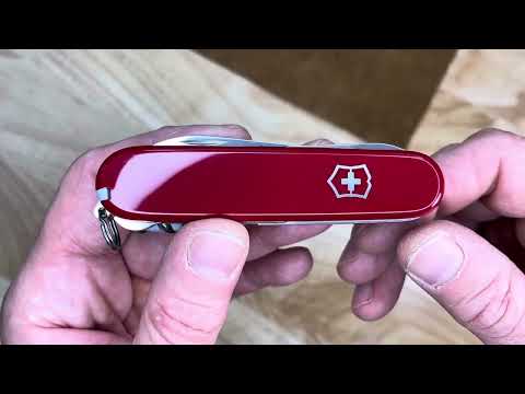 Видео: Victorinox Compact — мультитул SAK крупным планом