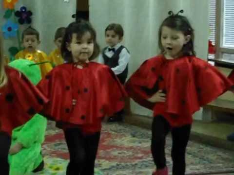 Видео: Танца на калинките ОДЗ Пчелица група Мечо Пух