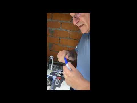 Видео: Замена наклейки на кие.