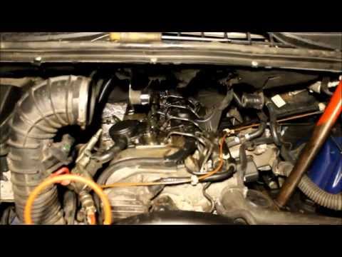 Видео: Mercedes Benz Vito 111 2 2 Замена медных шайб под форсунками