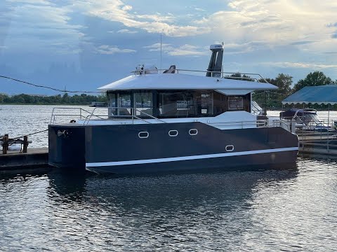 Видео: Обзор первого флайбриджного катамарана Авиатор 10К от самарской верфи "Авиатор"