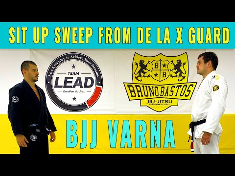 Видео: BJJ Varna - Sit up sweep from de la X guard - Бразилско джу-джицу - Техника на седмицата S02 Ep01