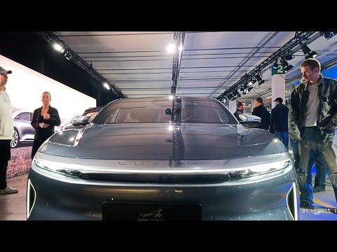Видео: Автомобильная выставка в городе Цюрих в Швейцарии.