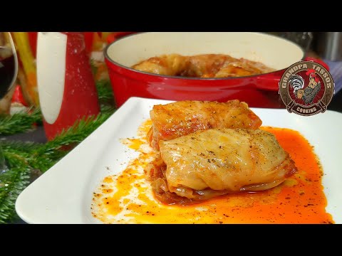 Видео: Сарми с квашеной капустой и фаршем - простой рецепт - Сарма - Сармале