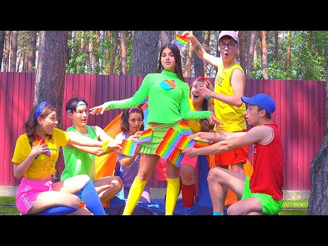 Видео: ЖИВОЙ ПопЫт в РЕАЛЬНОЙ ЖИЗНИ ! Все Хотят с ЖИВЫМ ПопЫтом ПОИГРАТЬ ! POP IT & SIMPLE DIMPLE