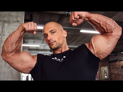 Видео: БРУТАЛНО НАПОМПВАНЕ - ТРЕНИРОВКА ЗА РАМО И РЪЦЕ