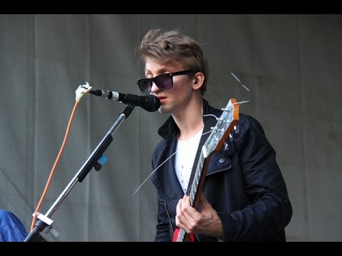 Видео: Женя Мильковский (ex-Нервы) - Улетаем на Луну @ Colorfest