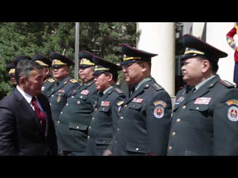 Видео: Монгол Улсын Ерөнхийлөгч Х.Баттулга Батлан хамгаалах яаманд ажиллав