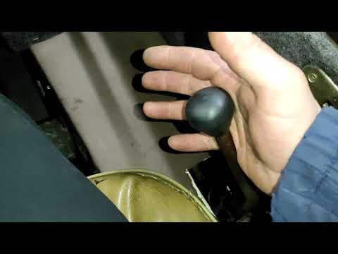 Видео: Бокова куліса кпп мінітрактора. Заміна місцями педалей газу та гальма