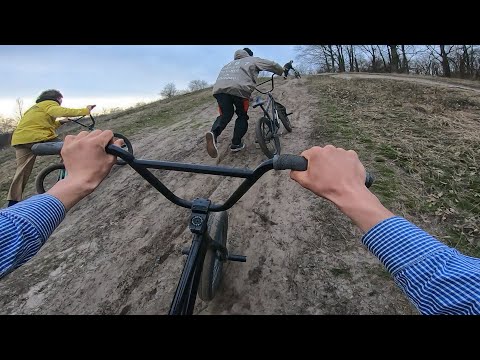 Видео: DOWNHILL на BMX| УПАЛ В ГРЯЗЬ| ЖЕСТЬ в СКЕЙТПАРКЕ| BMX VLOG