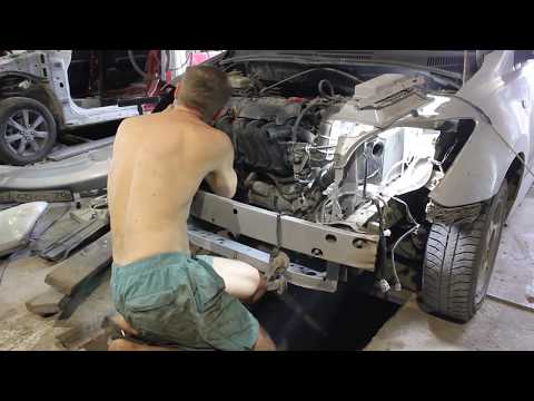 Видео: Toyota Ist - замена ноуската (телевизора), вытяжка лонжеронов