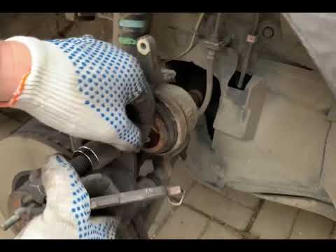 Видео: Замена передних тормозных колодок Mazda 6 GJ 2017г.в. 2.0 АТ + ввод в сервисный режим.