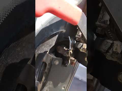 Видео: Ремонт замка водительской двери погрузчик JCB 3cx