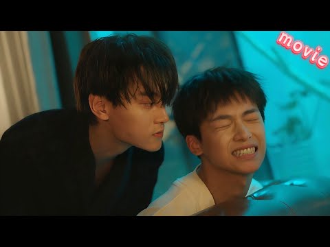 Видео: «Я ещё не был с парнем»❗Топ швырнул на диван и снял штаны🔥🫦