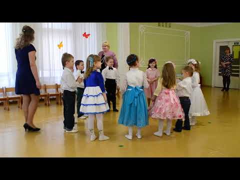 Видео: Весела гра з дітьми Веселий віник Свято 8 Березня в дошкільному закладі