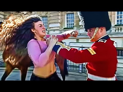 Видео: Когда королевская гвардия дает отпор!