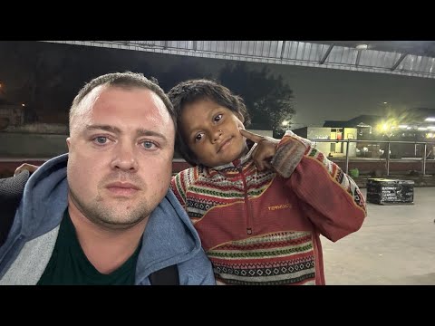 Видео: Индия! Опасный район! Бомжи! Еле Унесли ноги!
