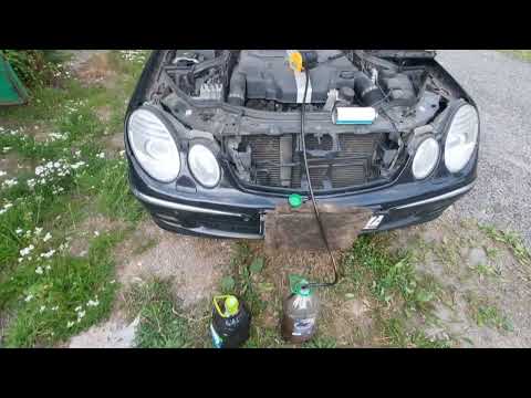 Видео: Как за 10 минут заменить масло в двигателе мерседес w211