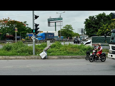 Видео: Импровизированная уборка заросшей травы на опасных перекрестках, возрождающая городскую красоту