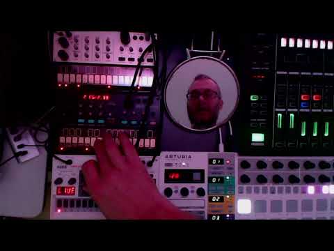 Видео: Сочные басы Volca FM - обзор на русском. Ценителям низких частот