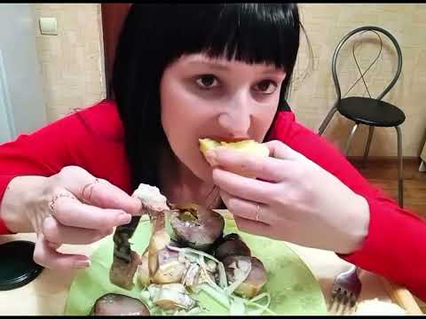 Видео: МУКБАНГ/СКУМБРИЯ  ВЯЛЕННАЯ С КАРТОШКОЙ