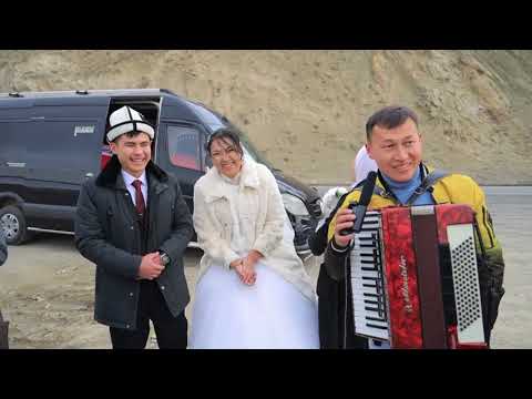 Видео: АККАРДЕОНЧУ ЖИГИТ ЖАРЫПТЫР 🤣🤣🤣 СӨЗДӨРҮН ЖАТТАП АЛЫҢЫЗДАР