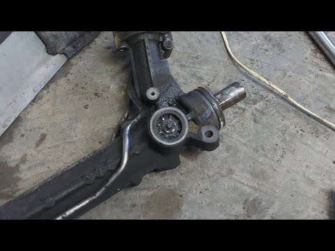 Видео: ЗАМЕНА РУЛЕВОЙ РЕЙКИ BMW E60 в гараже на яме// AVSDrive