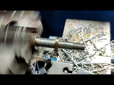 Видео: резьба М10х1,5 на токарном WM210F400 с электронной гитарой от Сергея