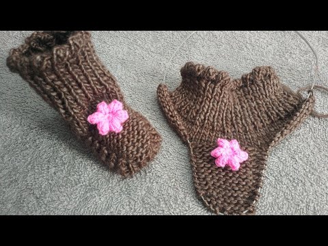 Видео: Детские пинетки на двух спицах без шва по подошве.Подробный МК #пинеткиспицами