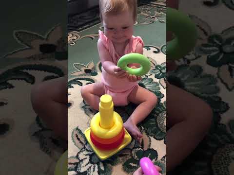 Видео: Маленька Стефанія